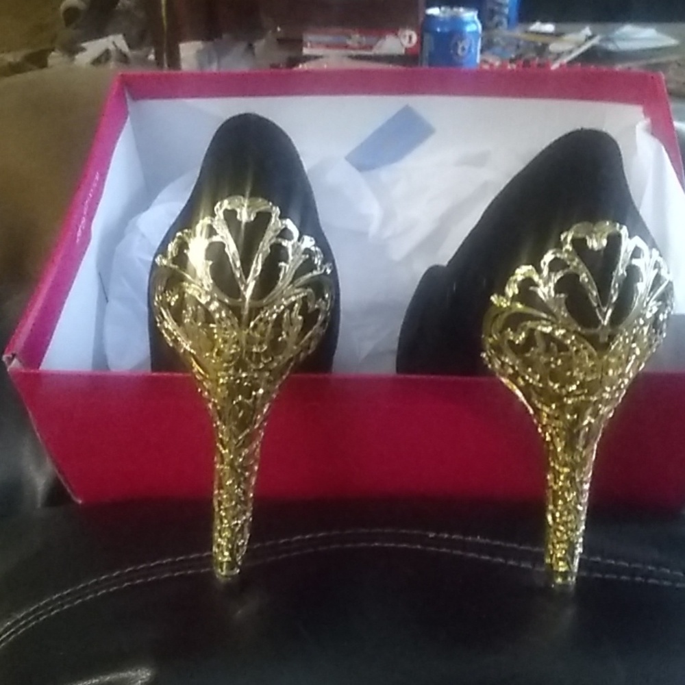 Size 10  shoe dazzle shoes brand new